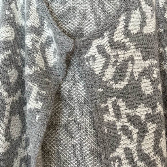 Cardigan - Picture 3 of 8